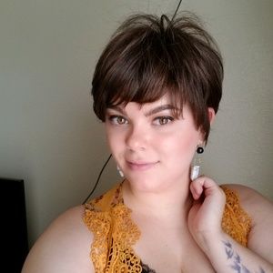 Meet your Posher, Kiana